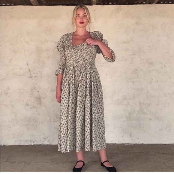 Doen Floral Midi Dress in Cream and Green - Picture 3 of 11